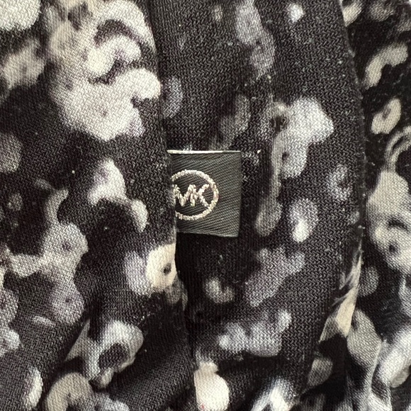 NEW MICHAEL KORS long sleeve blouse top size XS runs bigger - Picture 6 of 6